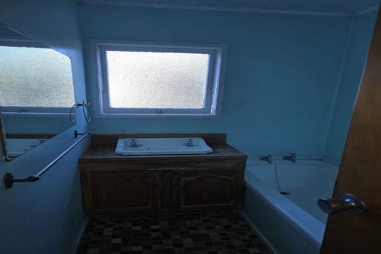 Photo of property in 4 Longbill Place, Glendene, Auckland, 0602