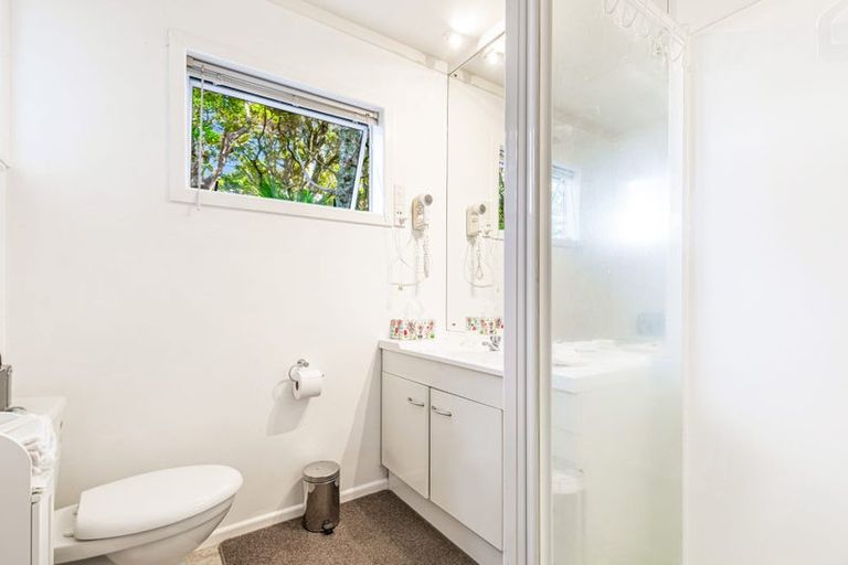 Photo of property in 98 Scenic Drive, Titirangi, Auckland, 0604