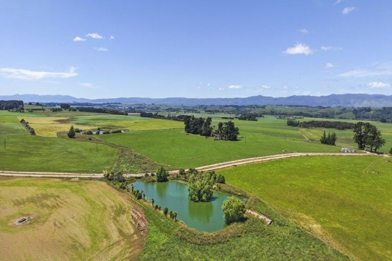 Photo of property in 1968 Kimbolton Road, Kiwitea, Feilding, 4777