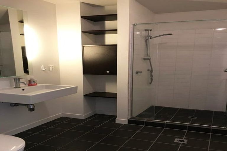 Photo of property in Montreaux Apartments, 2i/164 The Terrace, Wellington Central, Wellington, 6011