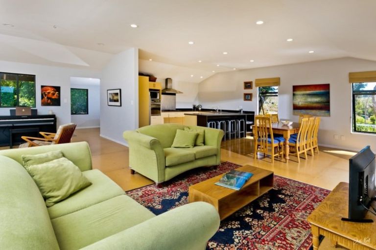 Photo of property in 562 Oaia Road, Muriwai, Waimauku, 0881