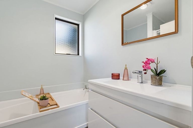 Photo of property in 35 Danube Lane, Glen Eden, Auckland, 0602