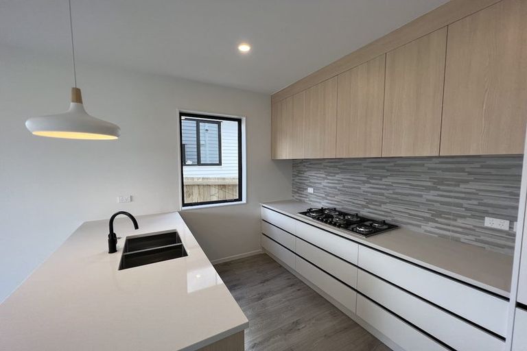 Photo of property in 38a Mcwhirters Farm Lane, Massey, Auckland, 0614