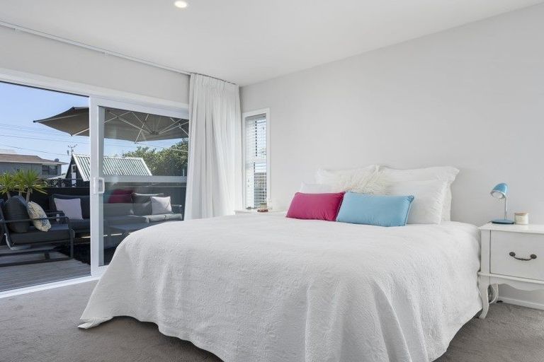 Photo of property in 3 Kitchener Terrace, Moturoa, New Plymouth, 4310