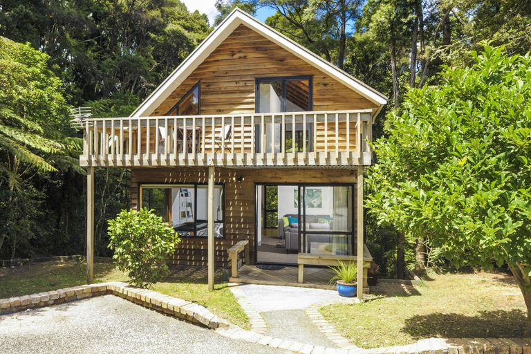 Photo of property in 105 Wirihana Road, Titirangi, Auckland, 0604
