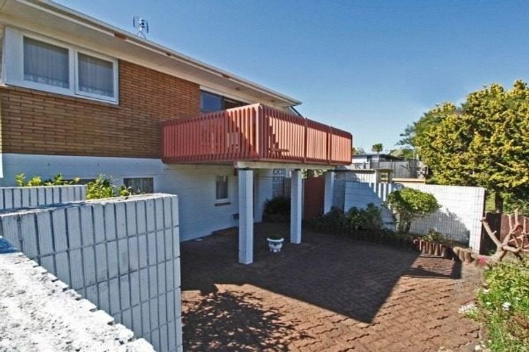 Photo of property in 2/9 Roseburn Place, Pakuranga, Auckland, 2010