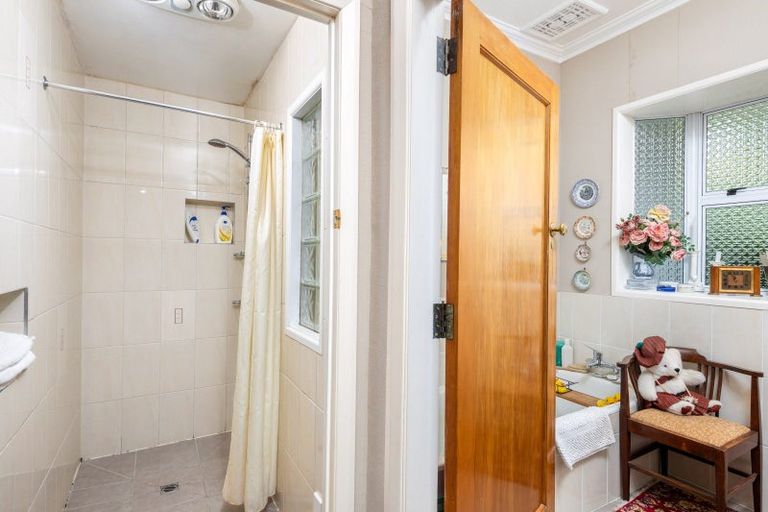 Photo of property in 32 Queens Road, Glen Avon, New Plymouth, 4312