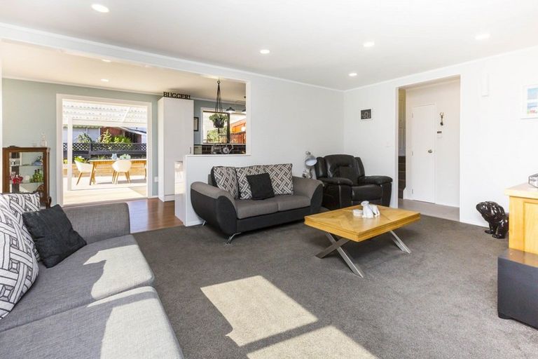 Photo of property in 22 Tacoma Drive, Totara Park, Upper Hutt, 5018