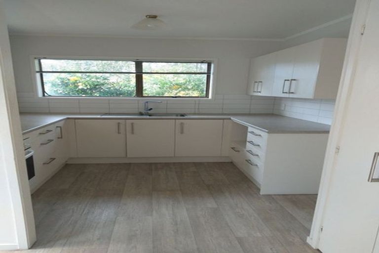 Photo of property in 1/9 Thorburn Avenue, Red Beach, 0932