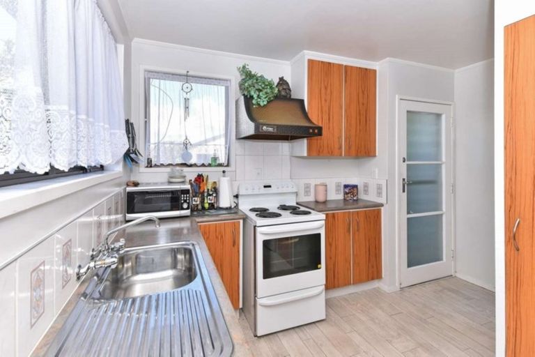 Photo of property in 14 Le Havre Place, Takanini, 2112