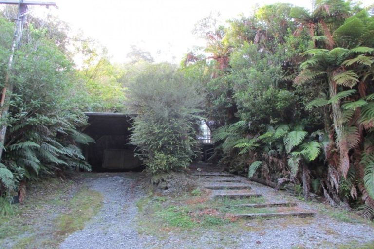 Photo of property in 41 Lake View Terrace, Moana, 7875