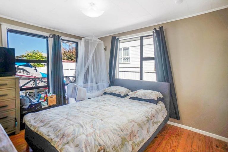 Photo of property in 12 Ussher Place, Pakuranga Heights, Auckland, 2010