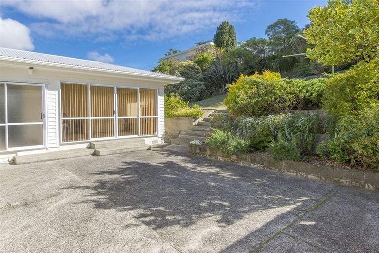 Photo of property in 127 Parkvale Road, Karori, Wellington, 6012