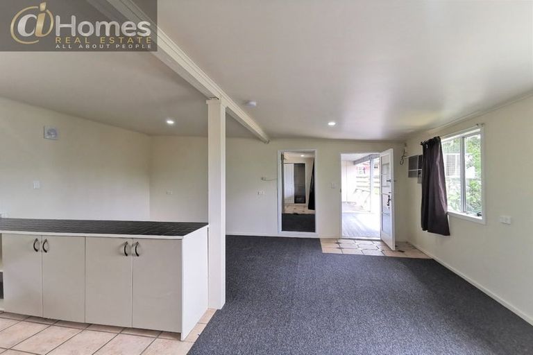 Photo of property in 6 Moontide Road, Kumeu, 0892