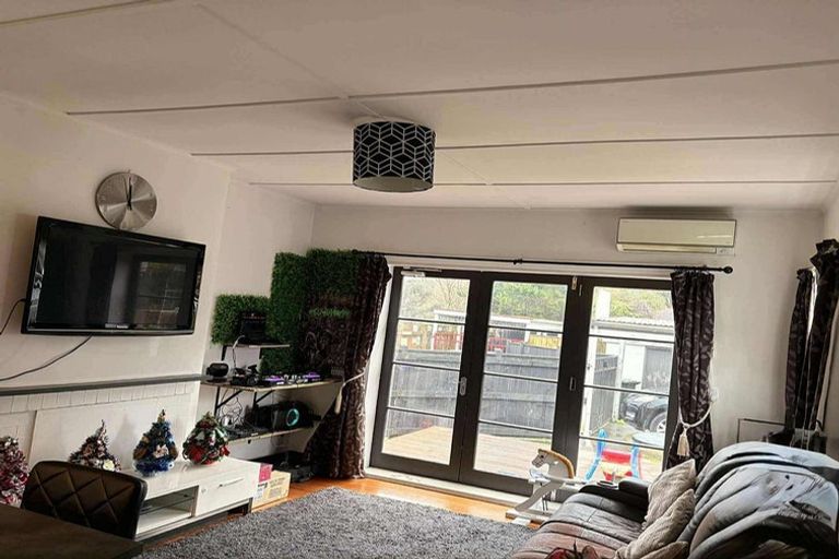 Photo of property in 1/27 Athlone Crescent, Avalon, Lower Hutt, 5011