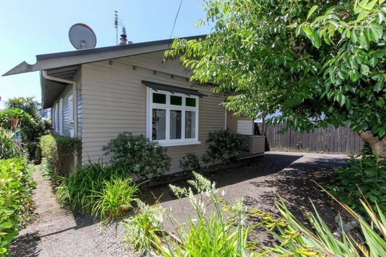 Photo of property in 35 Lemon Street, New Plymouth, 4310