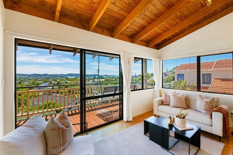 Photo of property in 148 Red Beach Road, Red Beach, 0932