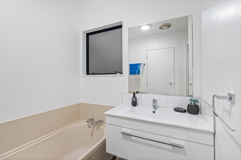 Photo of property in 5 Posa Avenue, Henderson, Auckland, 0612