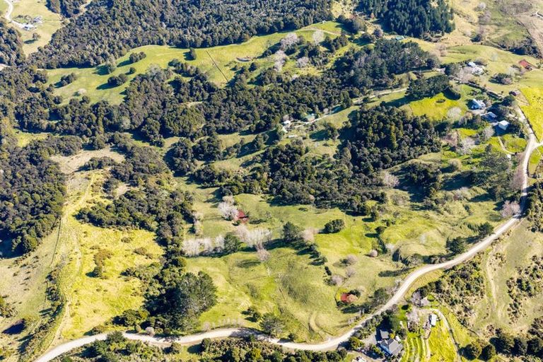 Photo of property in 330 Franklin Road, Paparoa, 0571