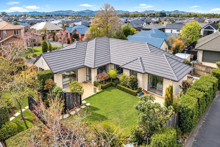 Photo of property in 16 Limes Avenue, Parklands, Christchurch, 8083