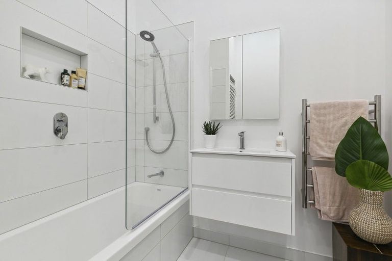 Photo of property in 2/219 The Terrace, Wellington Central, Wellington, 6011