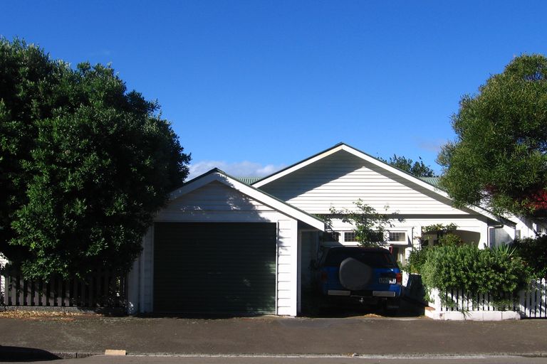 Photo of property in 193 Sutherland Road, Lyall Bay, Wellington, 6022