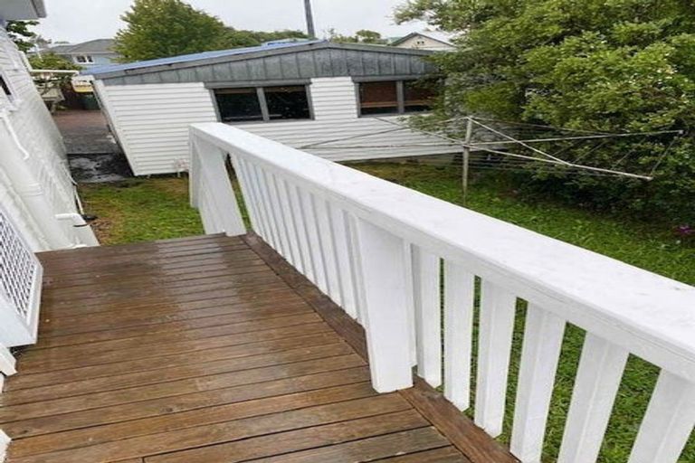 Photo of property in 1072 Great North Road, Point Chevalier, Auckland, 1022