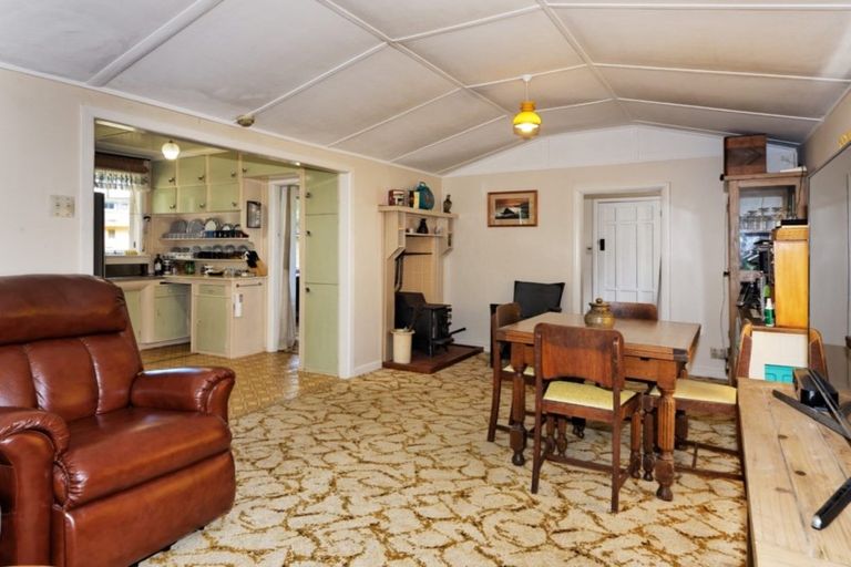 Photo of property in 112 Garden Road, Piha, New Lynn, 0772