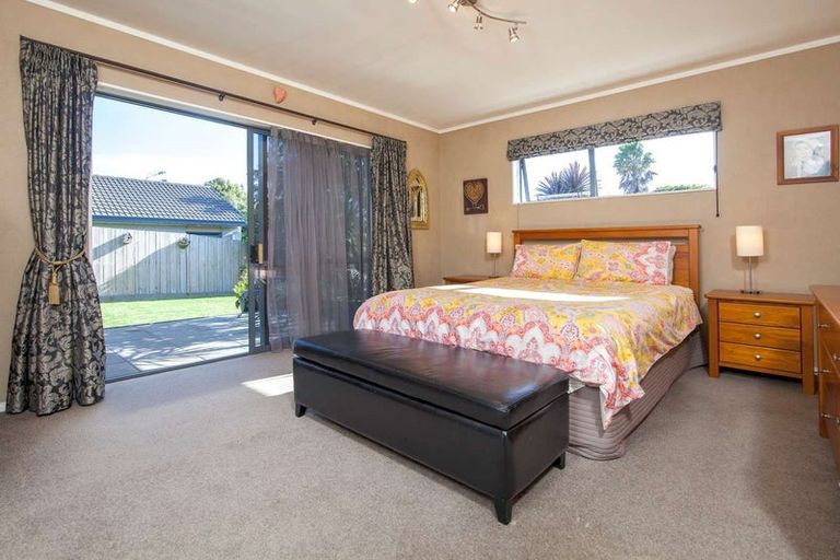 Photo of property in 32 Bob Charles Drive, Golflands, Auckland, 2013