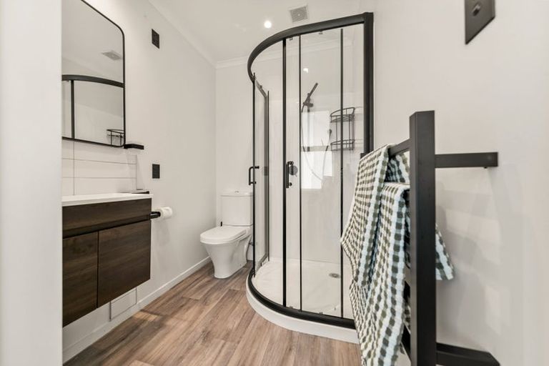 Photo of property in 91 Mountain Road, Henderson Valley, Auckland, 0612