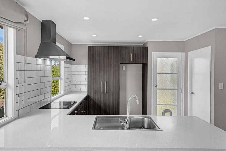 Photo of property in 17 Landow Place, Henderson, Auckland, 0612