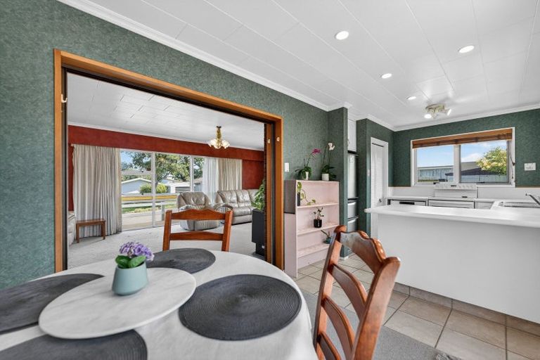 Photo of property in 1 Colonial Place, Kelvin Grove, Palmerston North, 4414