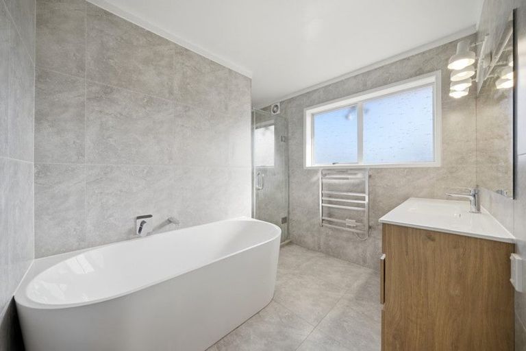 Photo of property in 3/70 Kaurilands Road, Titirangi, Auckland, 0604