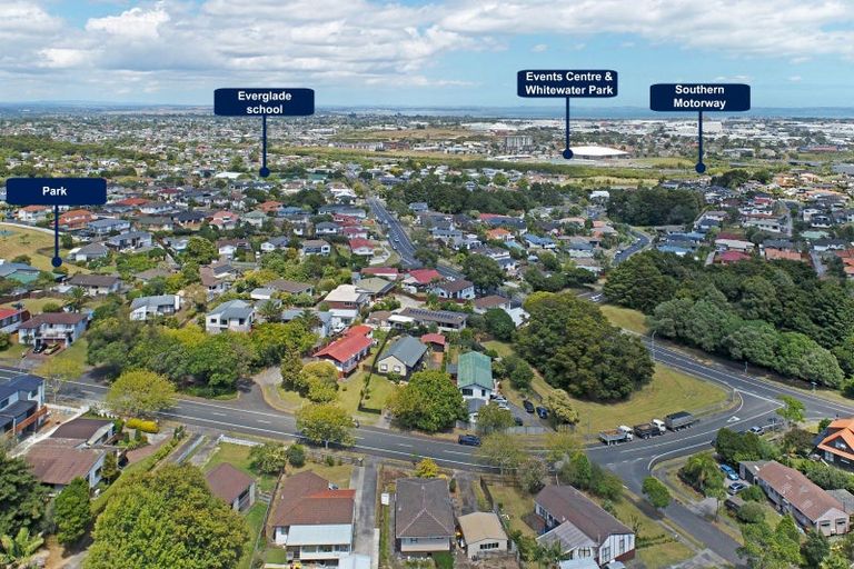 Photo of property in 26 Kingsclere Place, Goodwood Heights, Auckland, 2105