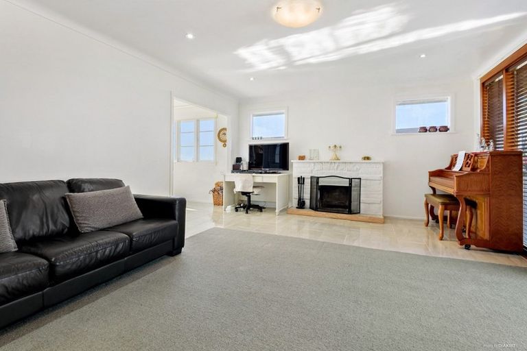 Photo of property in 211 Titirangi Road, Titirangi, Auckland, 0604