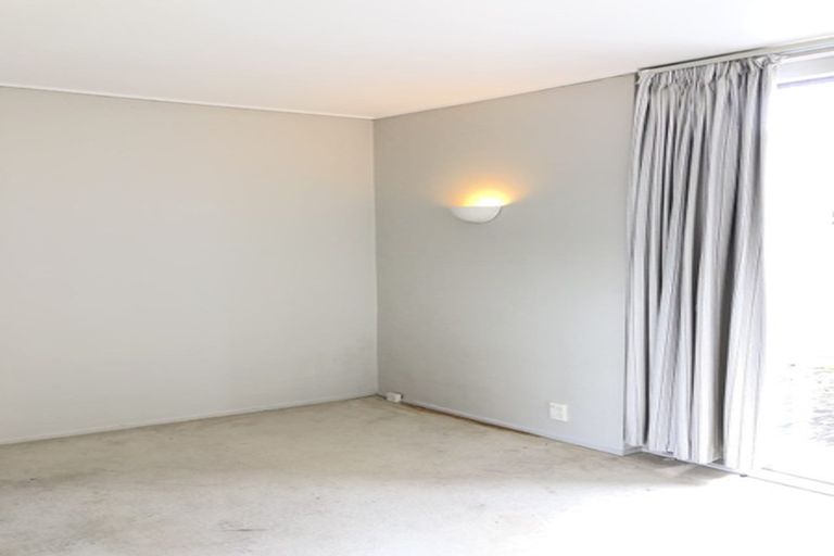 Photo of property in 1/11 Parr Terrace, Castor Bay, Auckland, 0620