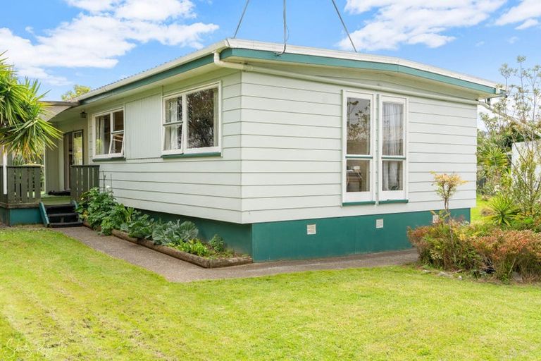 Photo of property in 8 Depot Road, Paparoa, 0571