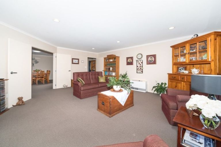 Photo of property in 53 Geneva Terrace, Kelvin Grove, Palmerston North, 4414