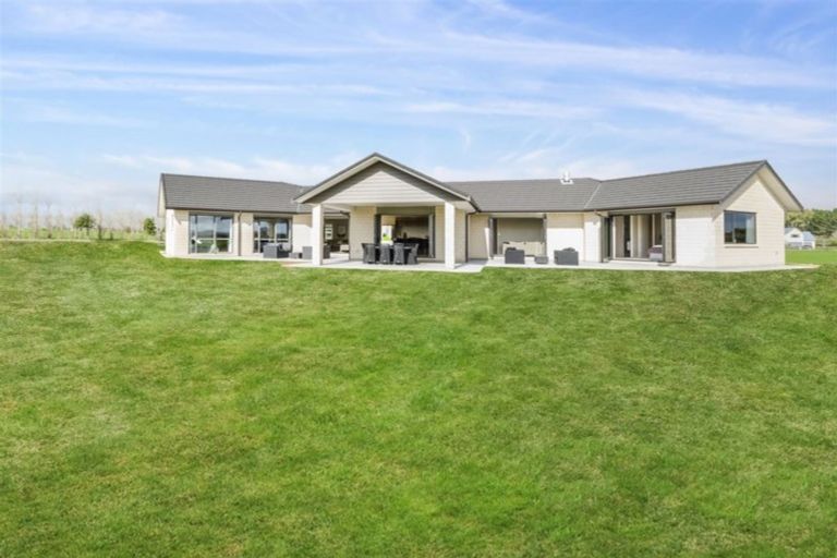 Photo of property in 80 Ewen Place, Karaka, Papakura, 2580