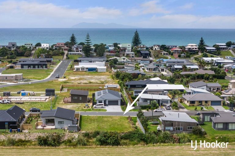 Photo of property in 37 Reel Road, Waihi Beach, 3611