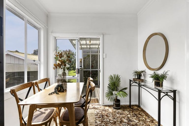 Photo of property in 60 Wallath Road, Westown, New Plymouth, 4310