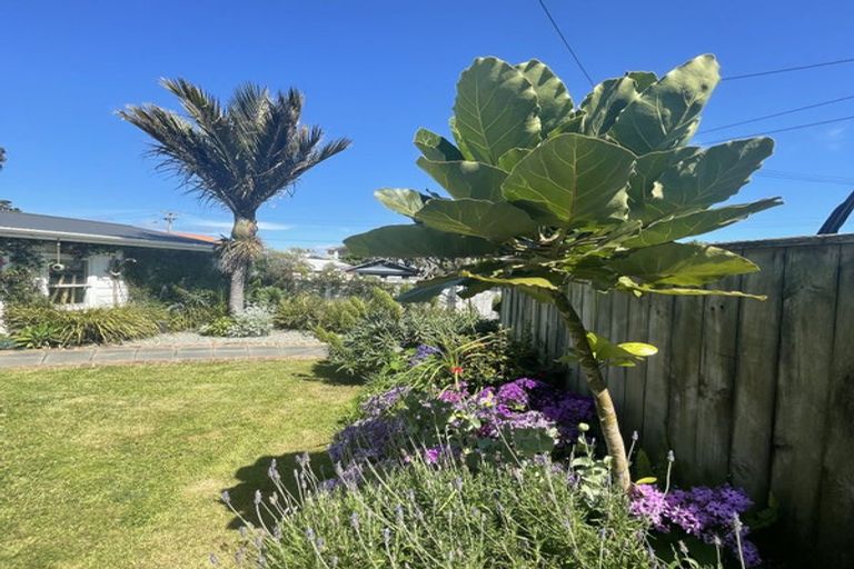 Photo of property in Inverey, 6 Maire Street, Eastbourne, Lower Hutt, 5013