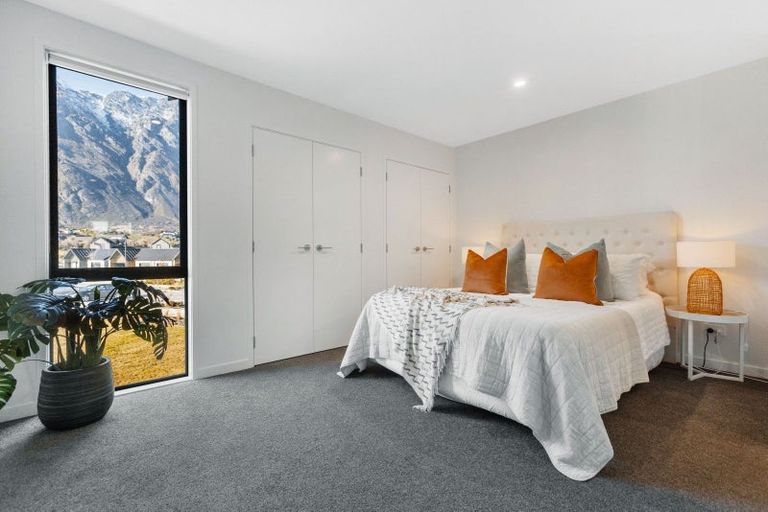 Photo of property in 8 Mcgibbon Lane, Jacks Point, 9371