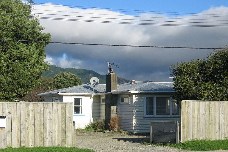 Photo of property in 22 Arawhata Road, Paraparaumu, 5032