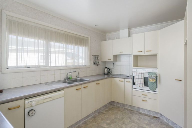 Photo of property in 6 Coleman Street, Paraparaumu, 5032