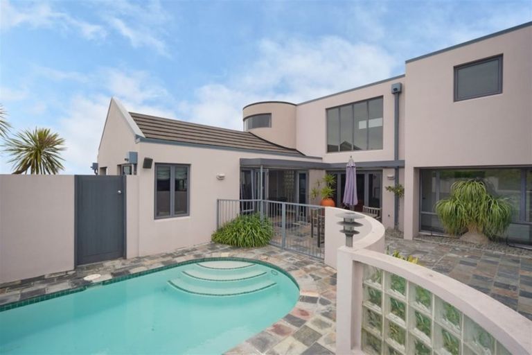 Photo of property in 84 Glenstrae Road, Redcliffs, Christchurch, 8081