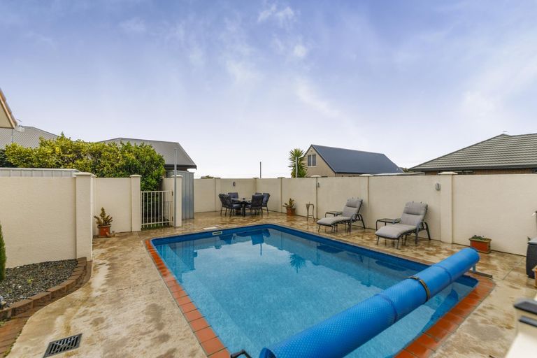 Photo of property in 15 Sycamore Crescent, Fitzherbert, Palmerston North, 4410