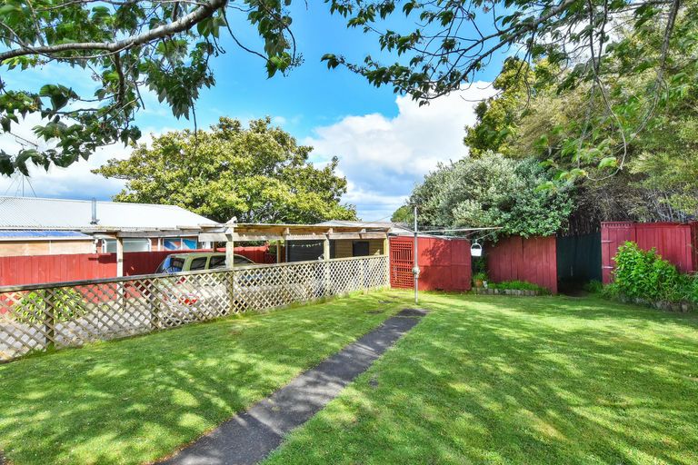 Photo of property in 5 Barnard Place, Manurewa East, Auckland, 2102
