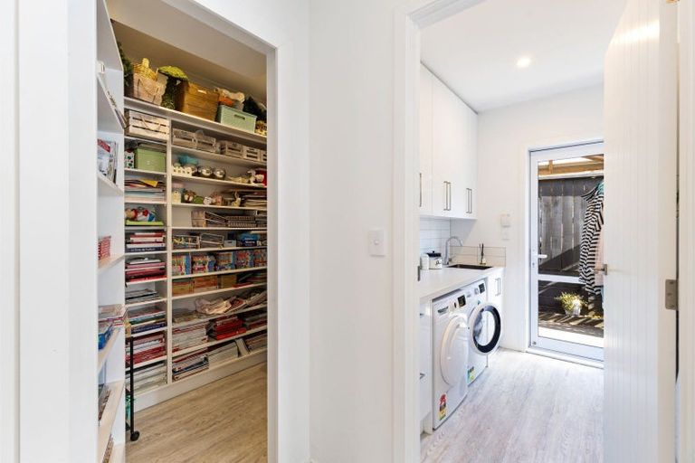 Photo of property in 51 Coutts Way, Fitzherbert, Palmerston North, 4410