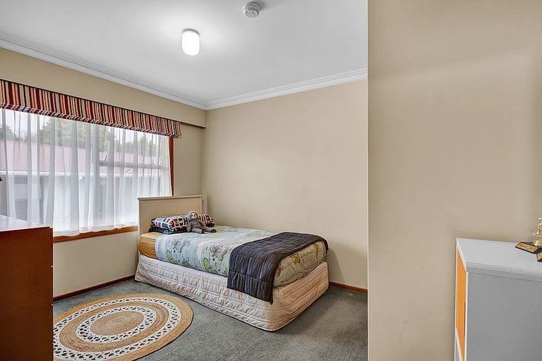 Photo of property in 14 Montana Place, Merrilands, New Plymouth, 4312